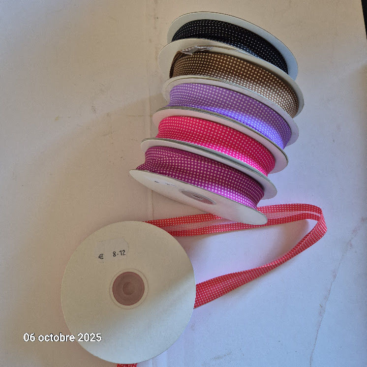 Lot de 6 x 25 m m de biais de couleurs diff�rentes avec des 33 Saumur (49)