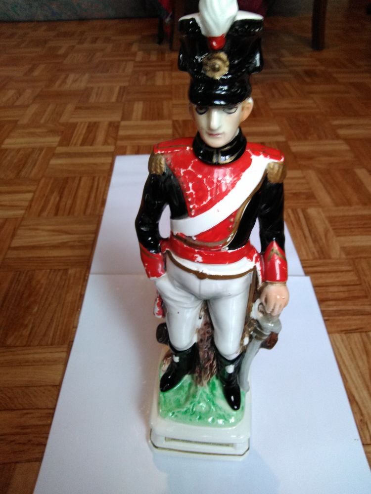 Bibelot figurine contenant et carillon 3 Landivy (53)