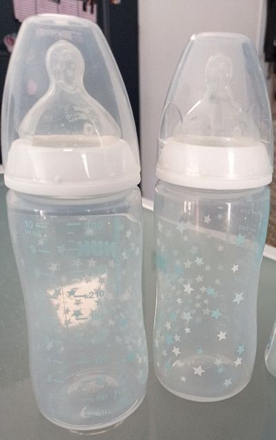 2 biberons Nuk avec t�tine anti colique 300 ml 7 Beauchamp (95)