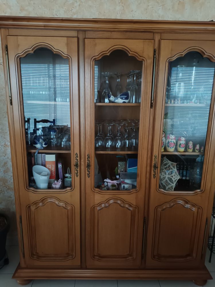 biblioth�que en ch�ne 3 portes
150 Saint-Bonnet-sur-Gironde (17)