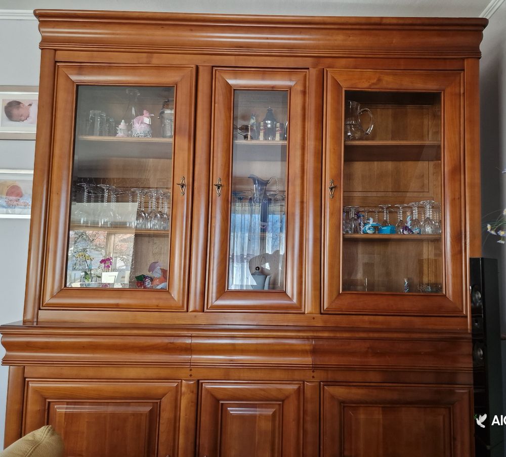 Biblioth�que 3 portes, 3 tiroirs, haut vitr�. 
En 2 parties, chevill�. style Louis Philippe 450 Gagny (93)