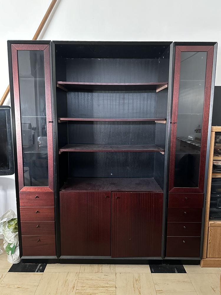 Biblioth�que vitr�e noire et acajou 30 Toulon (83)