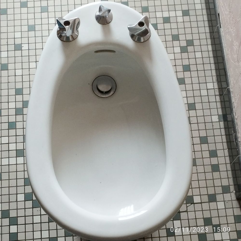 Bidet fixation au sol fabrication francaise 15 Cachan (94)