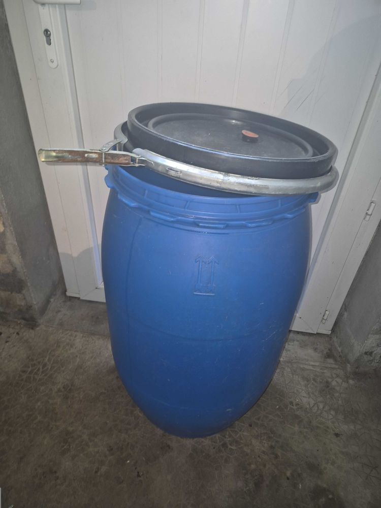 f� t+bidon+bleu+avec+ouverture++couvercle 55 Brive-la-Gaillarde (19)