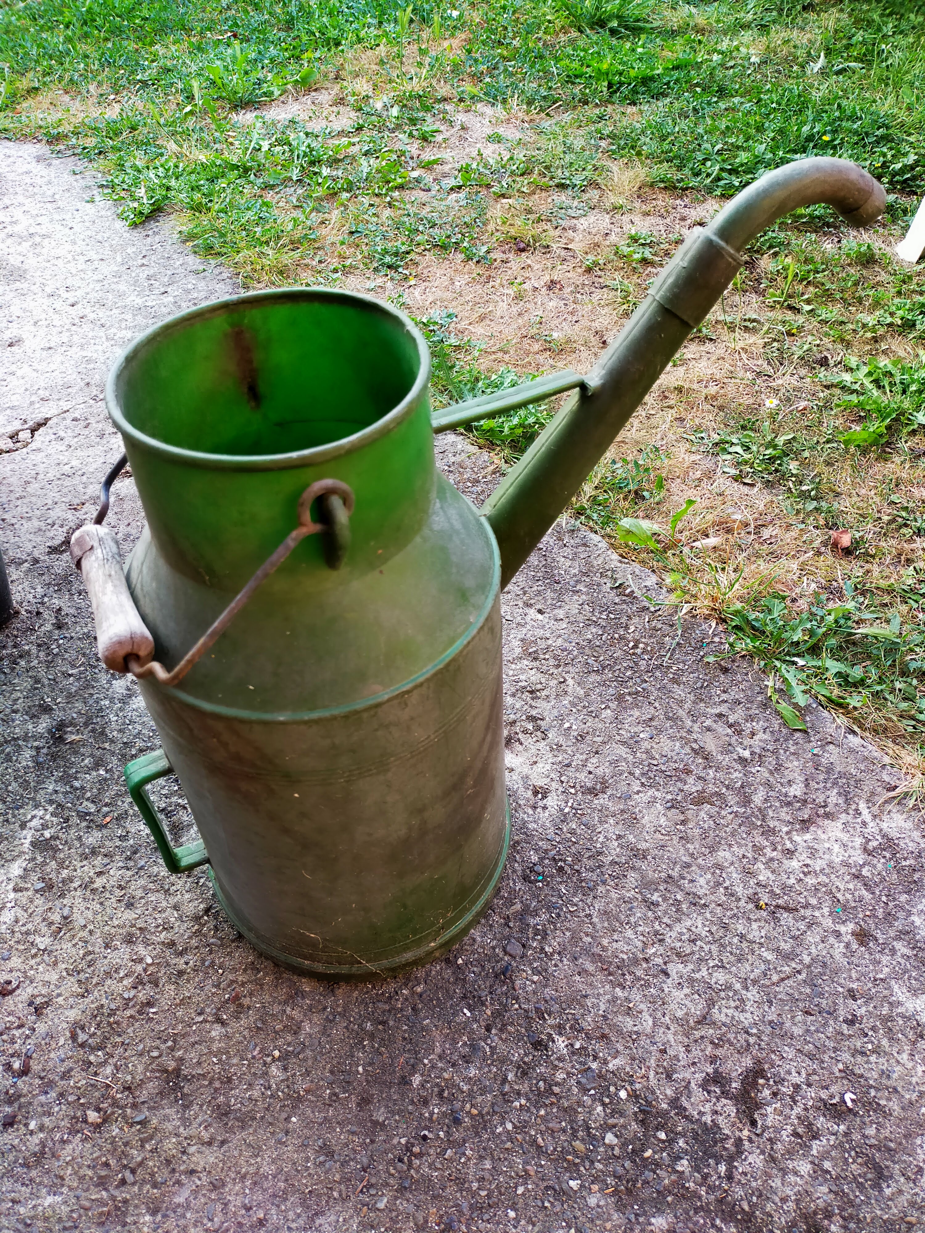 Bidon / Jerrican/ Arrosoir en plastique. Vintage 20 Lasserre (31)