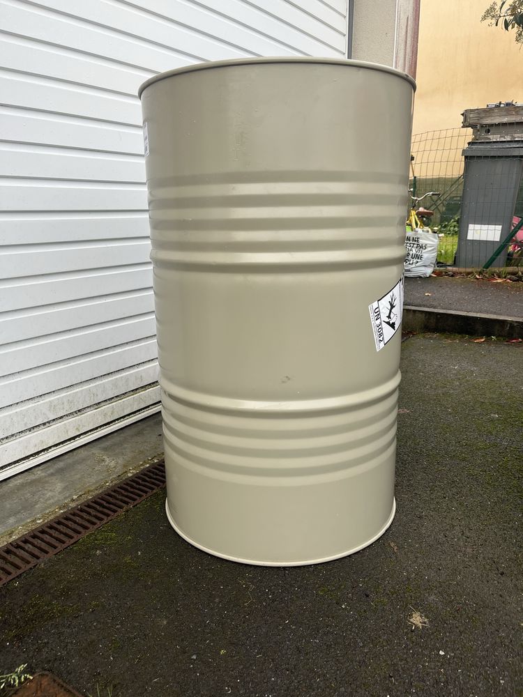 Bidon m�tallique 200 L 100 L 50 L 20 Le Bignon (44)