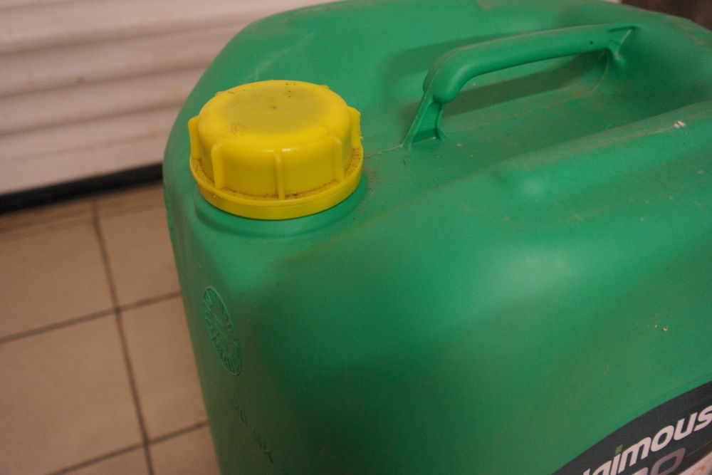 Bidon neuf de 30 litres ALGIMOUSS nettoyage traitement  50 Angers (49)