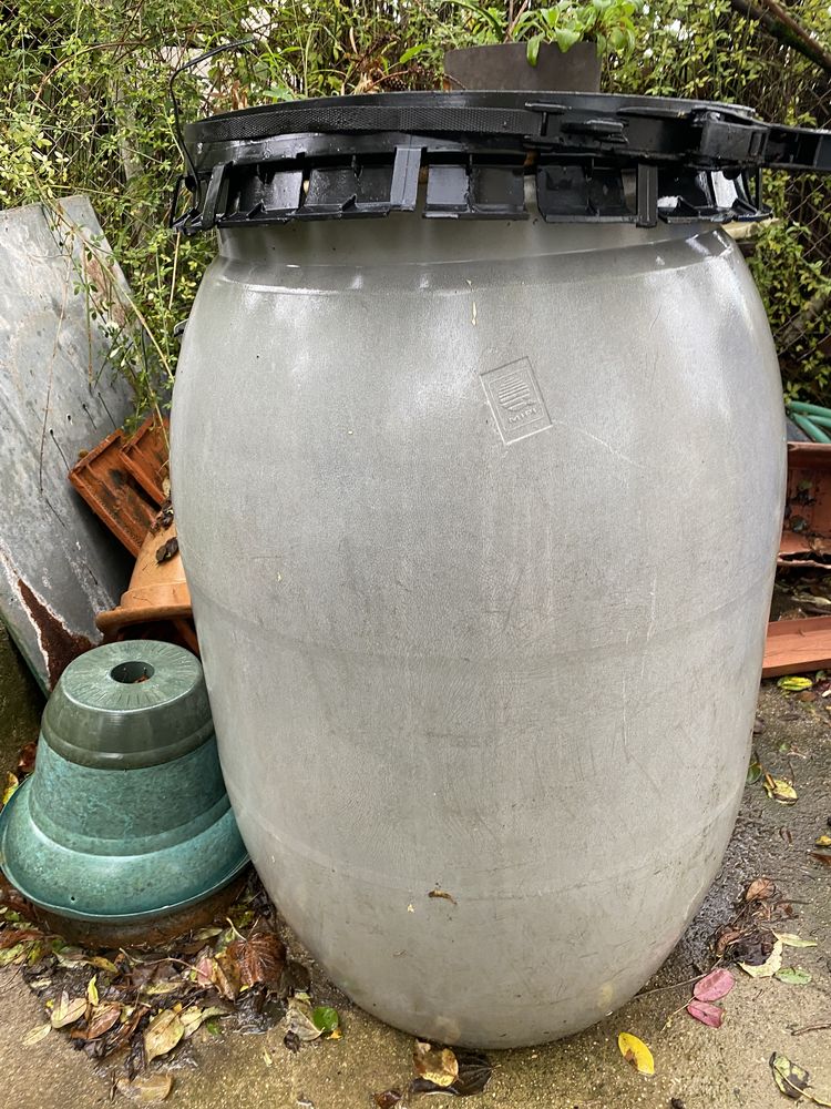 Bidon / F�t plastique 220L avec couvercle pour compost 20 La Mulati�re (69)