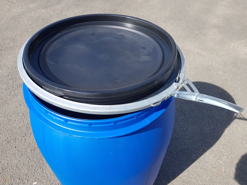 Bidon plastique alimentaire 220L BLEU ORLEANS tr�s bonne �ta 35 Saint-Denis-en-Val (45)