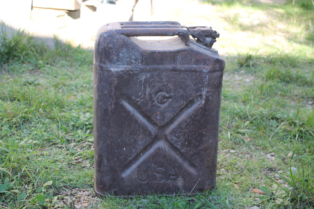 bidon en t�le d'acier gris 10 Les Angles (30)