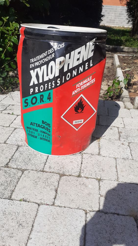 UN BIDON DE 25 LT DE XYLOHENE 90 Manduel (30)