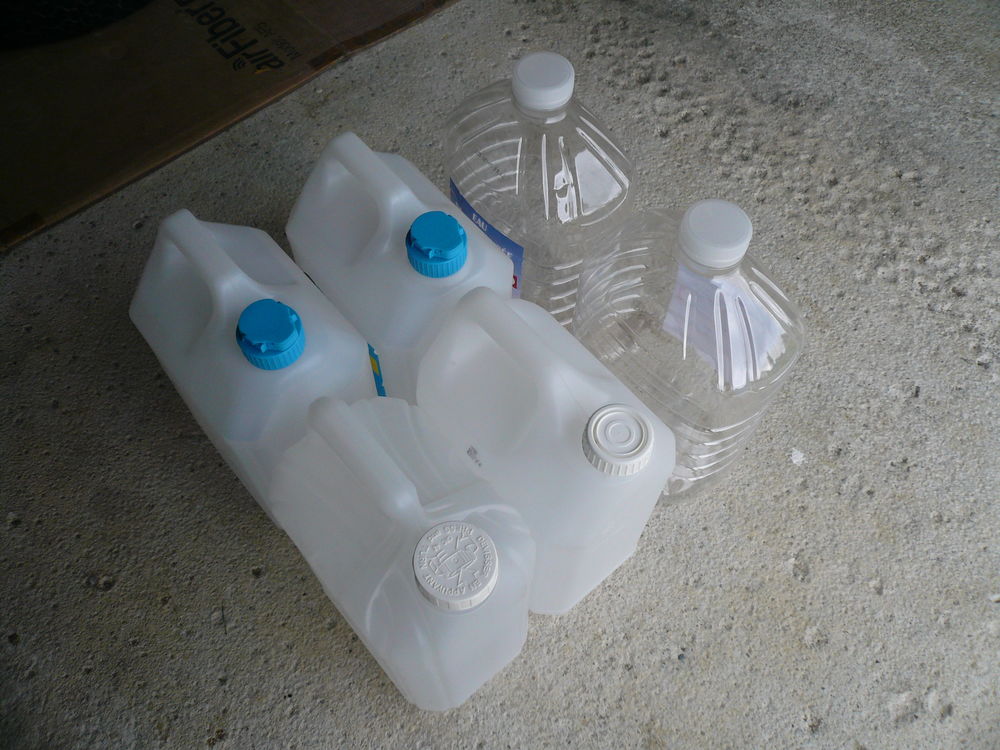 Bidons 5 litres 2 Boisset-et-Gaujac (30)