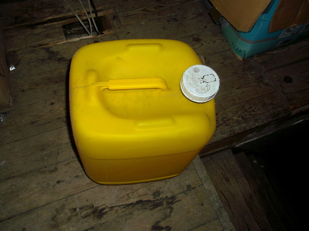 Bidons en plastique 1 Bar-sur-Aube (10)