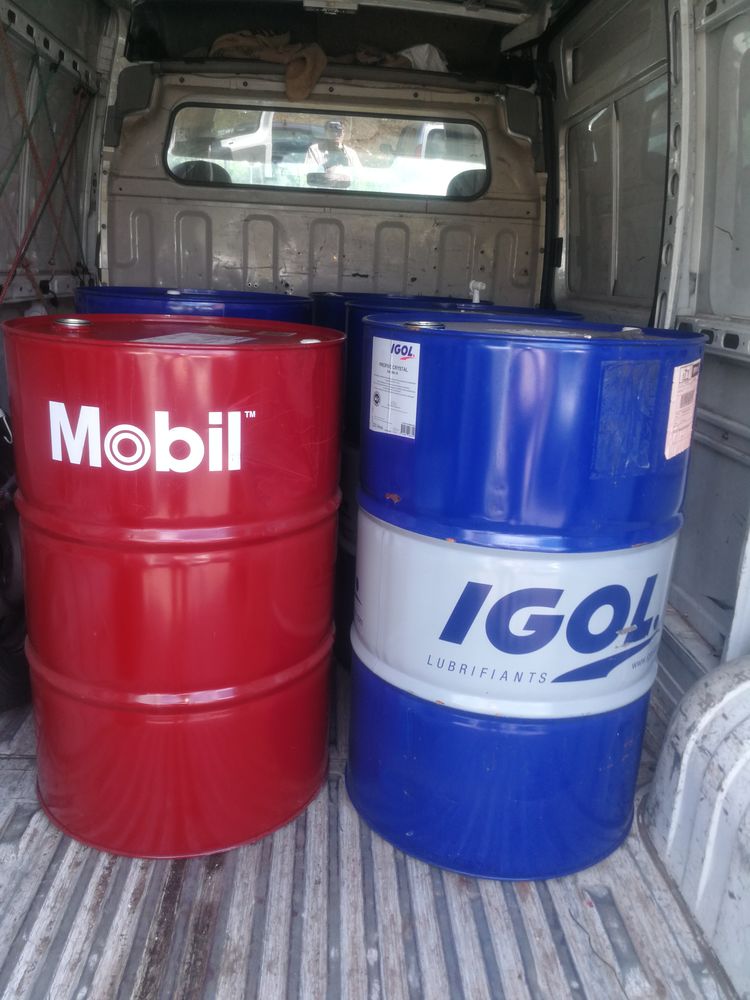 Bidons de 200 l en t�le 1 Le Creusot (71)