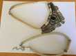Bijoux fantaisie 2 colliers tubulaires tissu, plastique 15 Gif-sur-Yvette (91)