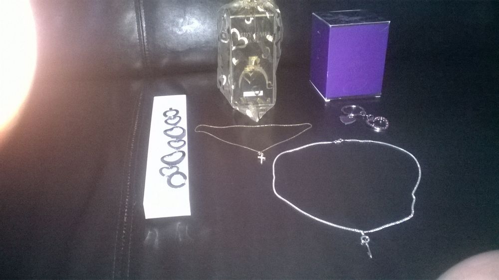 Lot bijoux et parfum le tout neuf voire photo 50 Le Puy-en-Velay (43)