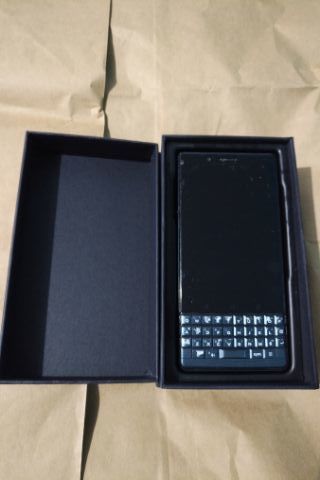 BlackBerry Key2 LE - 4G smartphone - RAM 4 Go /micro SD LCD 250 Sainte-C�cile-les-Vignes (84)