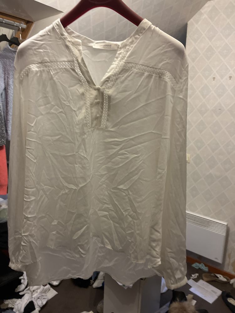 Top blanc timide avec dentelle moderne 10 Villiers-sur-Marne (94)