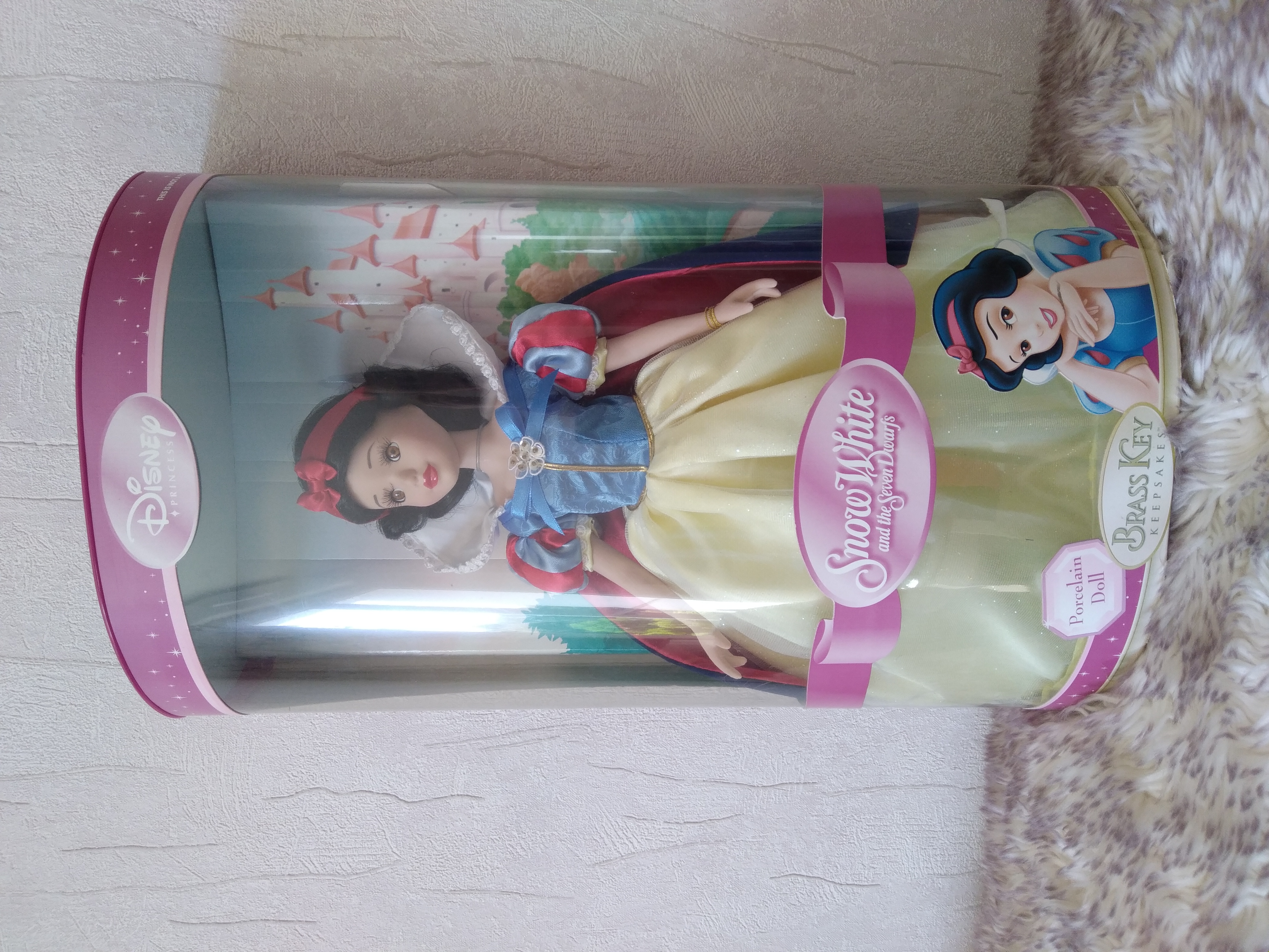 Blanche-Neige - Disney - Poup�e de porcelaine 40cm 60 Plougonven (29)