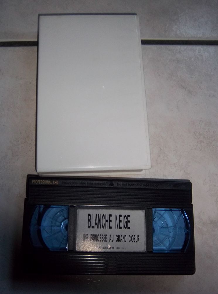 Vhs Blanche Neige une princesse au grand coeur 1 Colombier-Fontaine (25)
