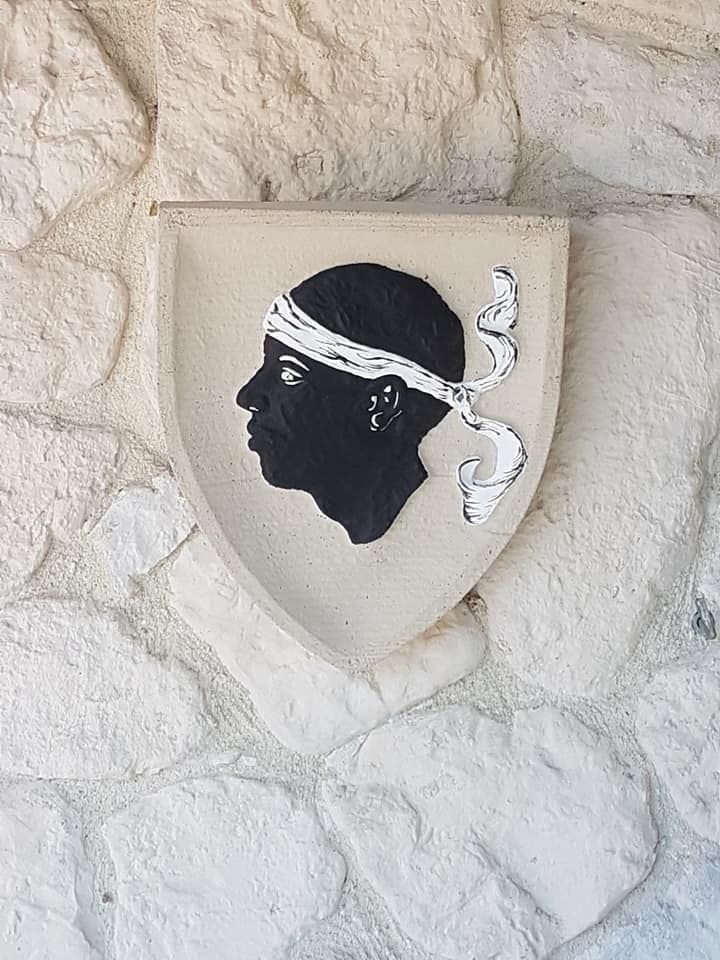 Blason t�te de Maure Corse 15 Gignac-la-Nerthe (13)