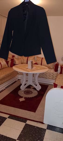 Blazer noir �l�gant, Marque Tex T,40 Prix 15�
L / 40 / 12�Tr 0 N�mes (30)