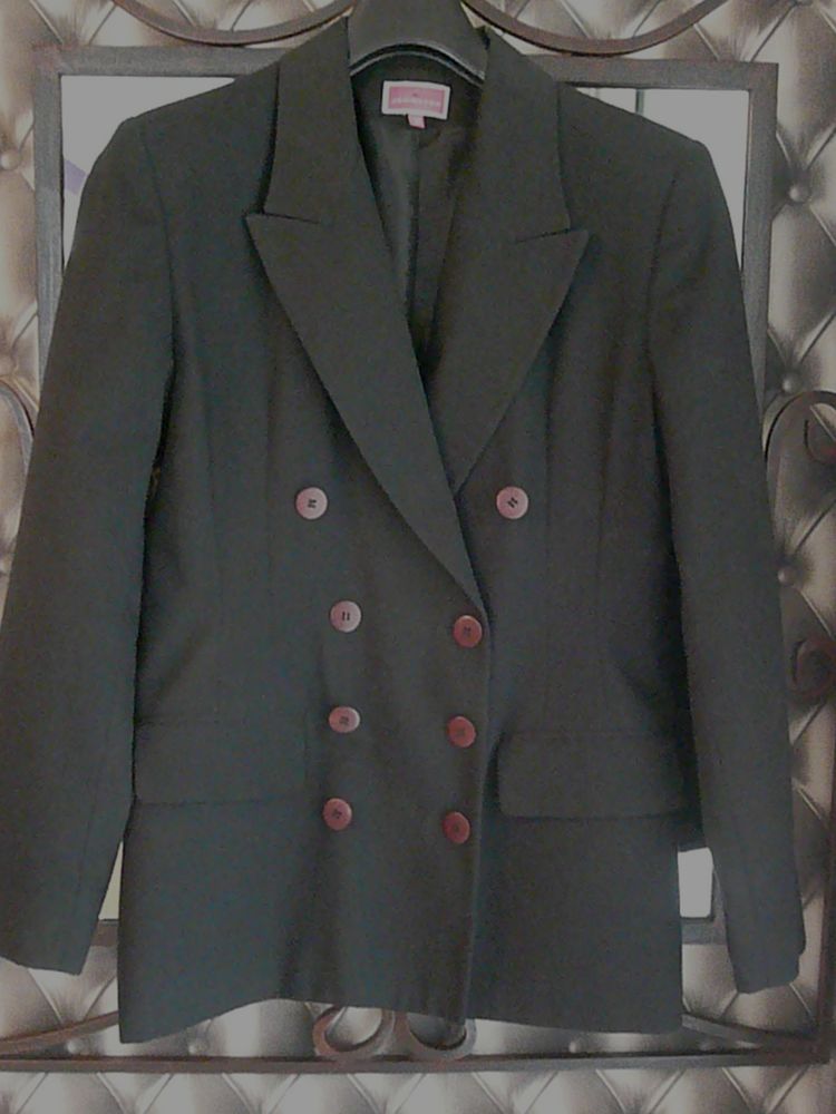 Blazer noir T38 12 Franqueville-Saint-Pierre (76)