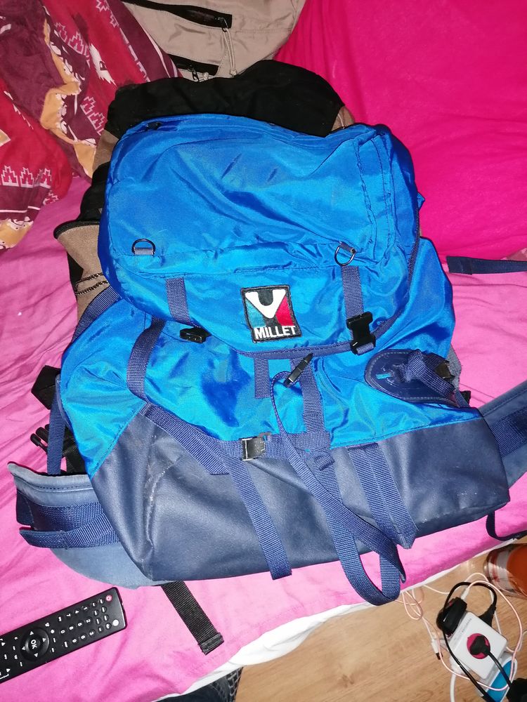 sac � dos bleu 30 euros. sac marron noir � 50 euros 0 Livry (58)