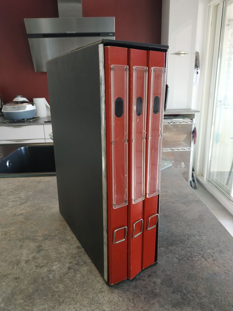 Bloc de 3 classeurs cartonn�s format A4 8 Agde (34)