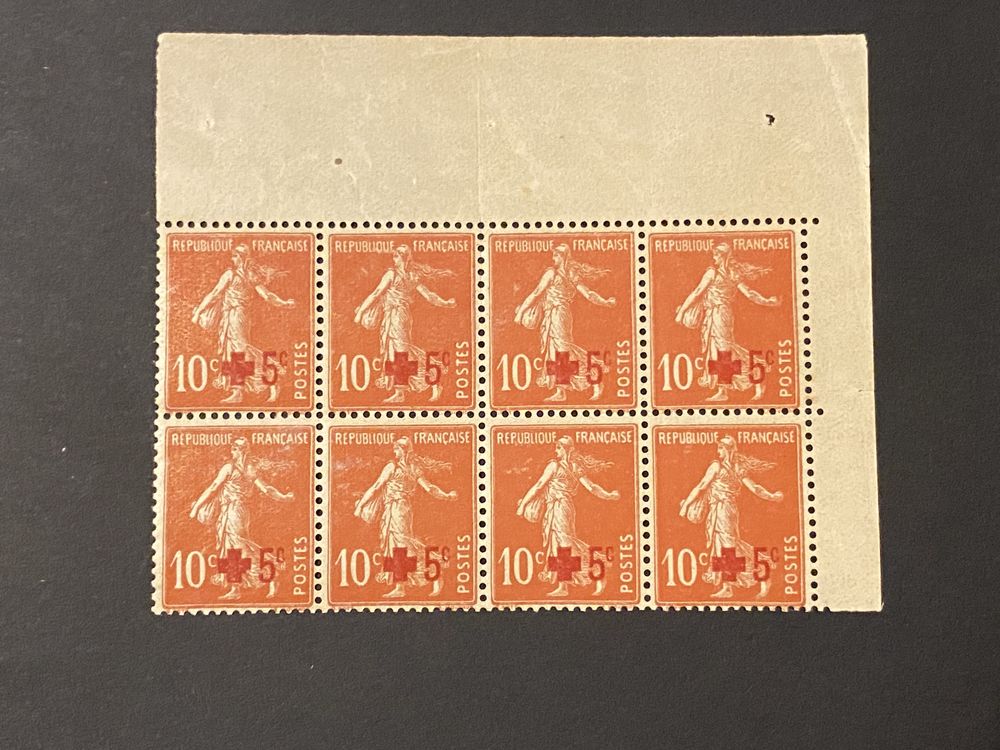 Bloc du 146 neuf** en bloc coin de feuille de 8 19 Nimes (30)