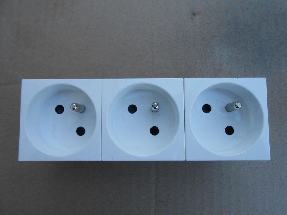 BLOC DE PRISES LEGRAND  77143 (64) 10 Vend�me (41)