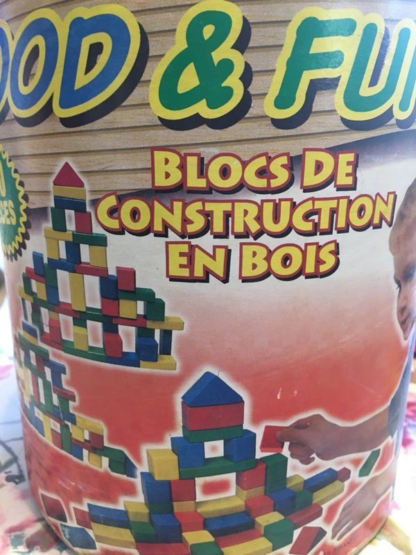 Blocs de construction multicolores 4 Tourrettes (83)