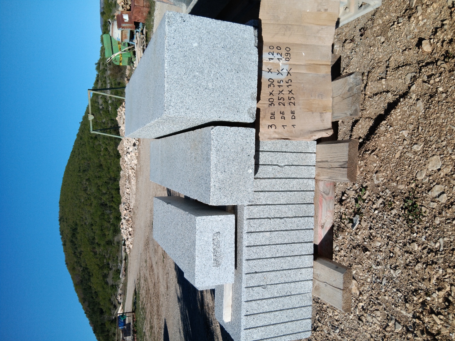 blocs de granit
300 La Rochegiron (04)