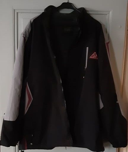 Blonson homme
XXL
pas d'envoi 12 Rougemont-le-Ch�teau (90)