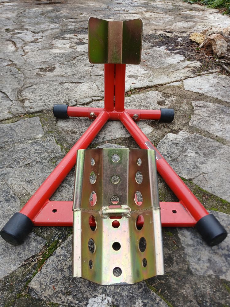 BLOQUE ROUE AVANT MOTO acier rouge laqu� 39 Aubepierre-Ozouer-le-Repos (77)