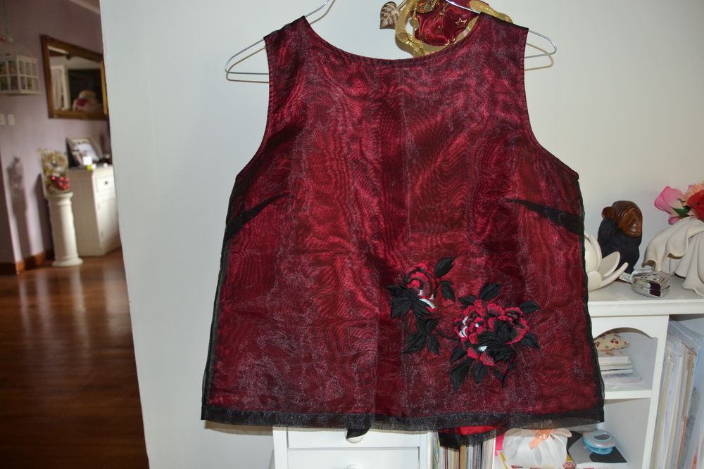 Blouse bi-mati�re doubl�e
8 Saint-Saturnin-l�s-Apt (84)