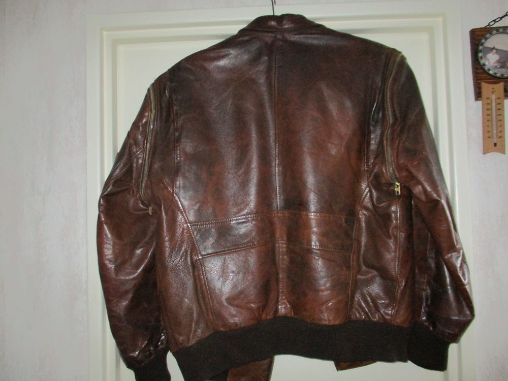 Blouson aviateur vachette pleine fleur . Taille L
120 Meudon (92)