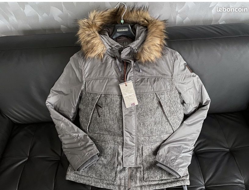 blouson chaud NAPAPIJRI �tat neuf 250 Rouen (76)