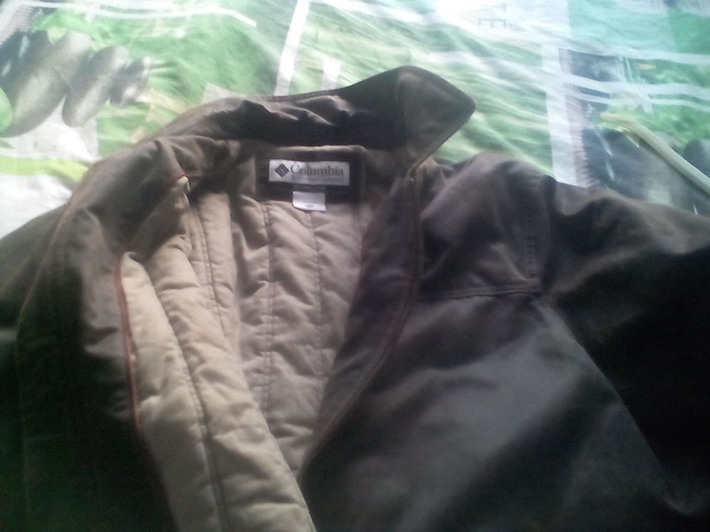 Blouson Columbia .imitation cuir marron.
45 Glos-sur-Risle (27)