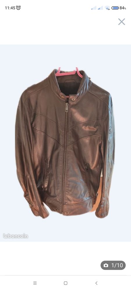Blouson en cuir de buffle.
Couleur marron ( chocolat )
350 La Seyne-sur-Mer (83)