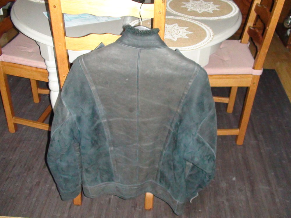 Blouson en cuir �pais bleu vintage ann�e 80 style bomber 700 Saint-Pierre-du-Perray (91)