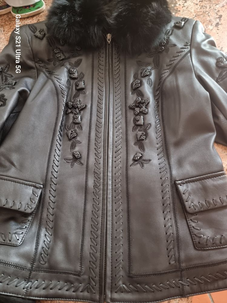 Blouson cuir femme noir brod�, col et manchons en fourrure 100 Varois-et-Chaignot (21)