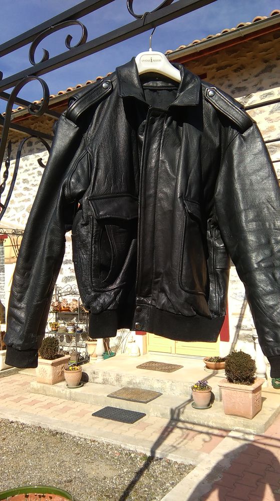 BLOUSON CUIR NOIR VACHETTE
30 Sauveterre-de-Comminges (31)