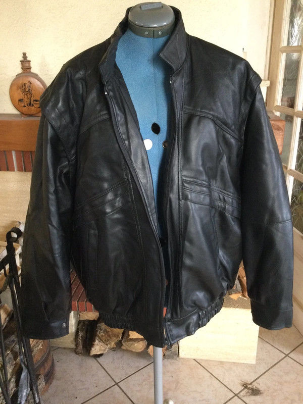 Blouson cuir
30 Boisset-les-Pr�vanches (27)