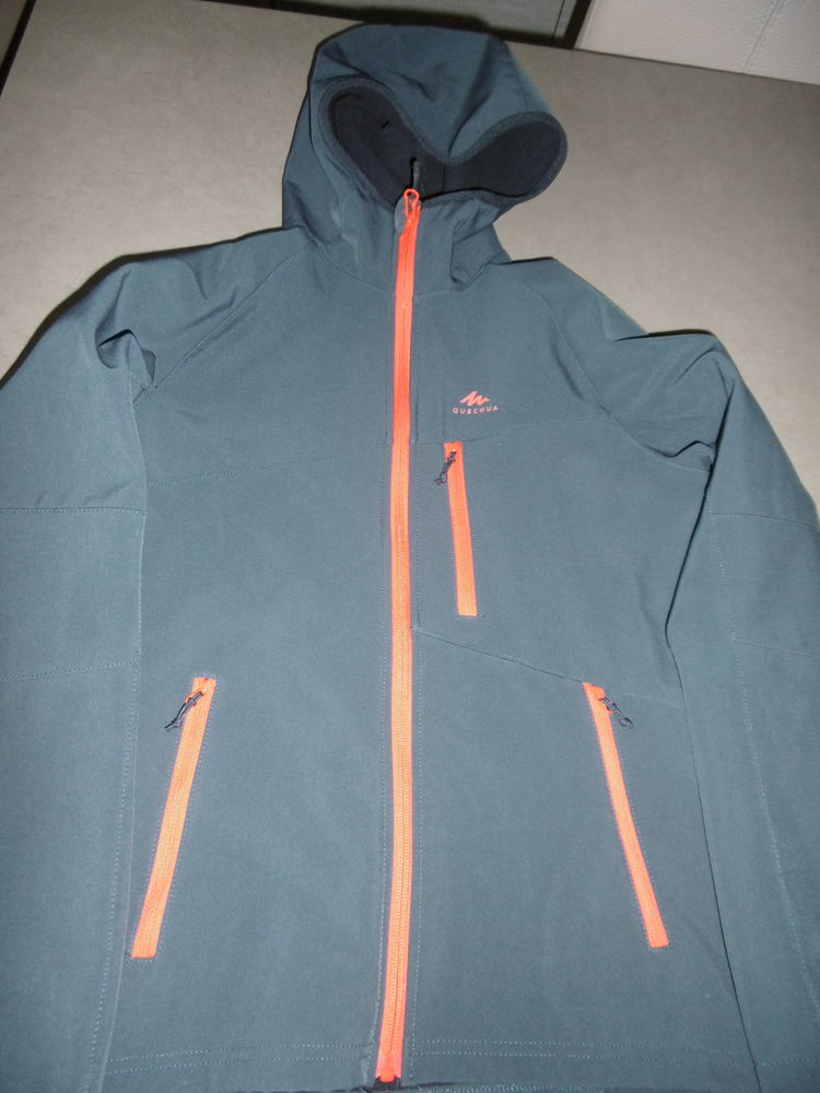 Blouson d�perlant � capuche, noir QUECHUA 12-13 ans 10 La B�gude-de-Mazenc (26)