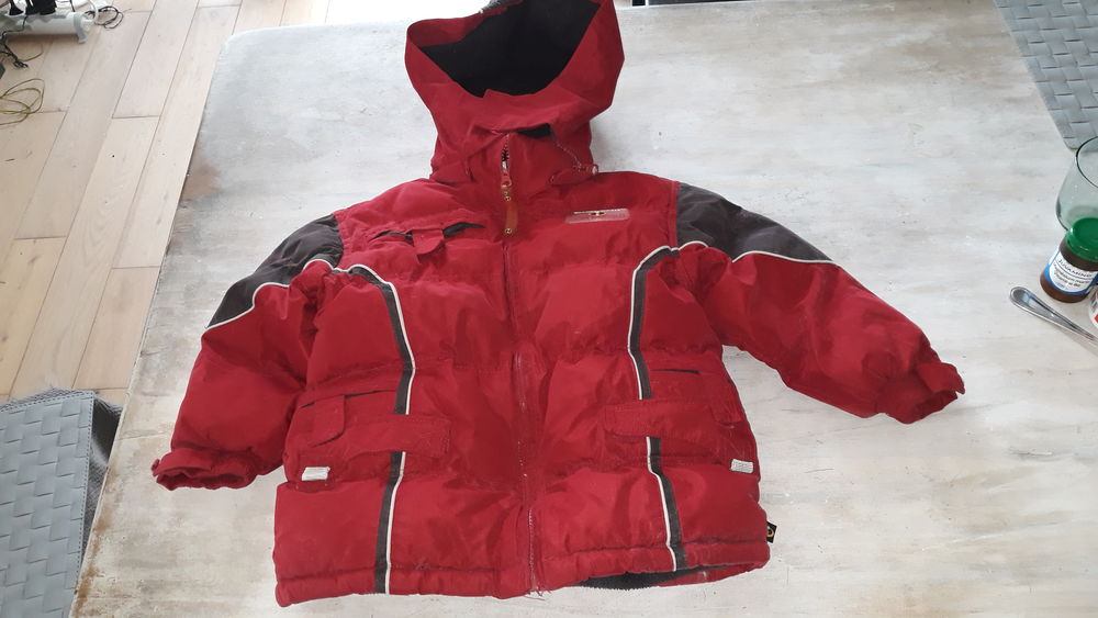 BLOUSON ENFANT  TAILLE 4 ANS 15 Virelade (33)