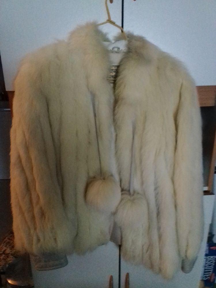 blouson fourrure loup blanc 200 Besan�on (25)