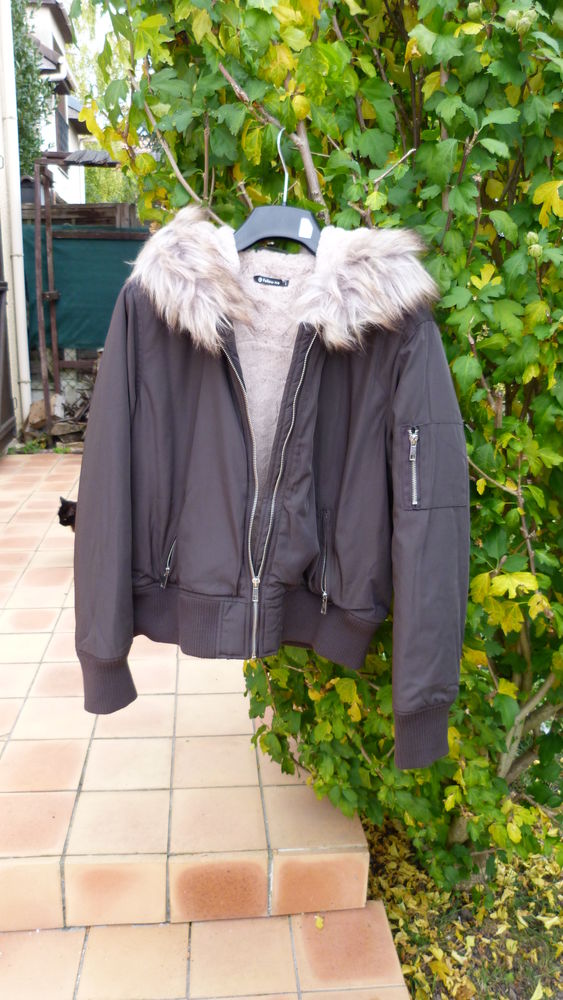 ) Blouson genre   bomber   kaki femme taille L 15 Cormeilles-en-Parisis (95)
