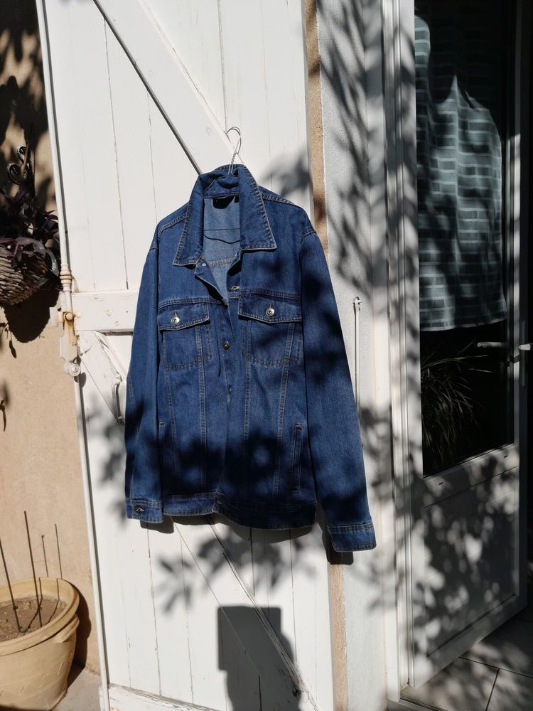 blouson jean, taille L,
couleurbleu ciel
�tat neuf 15 Castres (81)