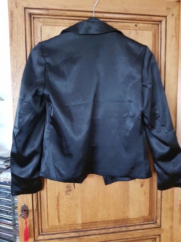 Blouson l�ger satin� neuf taille 36 mesure aisselles a aisse 30 Viriat (01)